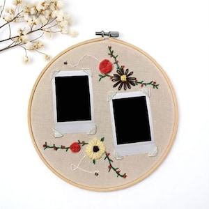 Handbestickter Polaroid-Fotohalter, benutzerdefinierter handgemachter Bilderrahmen, Stickerei Instax Mini-Rahmen, Erinnerungs-Andenken-Geschenkidee
