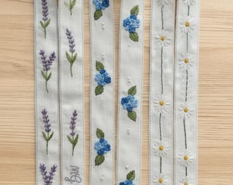 Ramo de novia bordado a mano con nombre y fecha personalizados, cinta de lavanda, hortensias y margaritas para flores o decoración, ramo de boda bohemio personalizado.