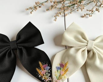 Pinza para el cabello con lazo bordado a mano estilo ramo vintage, lazo floral personalizado, lazo de lino hecho a mano, lazo de tela, regalo de accesorios para el cabello