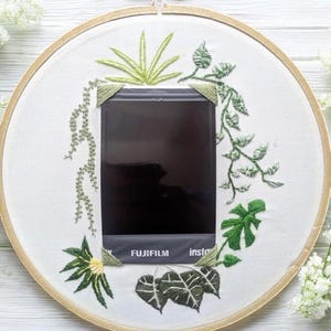 Wildblumen botanischer Polaroid-Fotorahmen, handgefertigter Sofortbildkamera-Rahmen, handbestickter Instax Mini-Rahmen, Andenken Geschenkidee