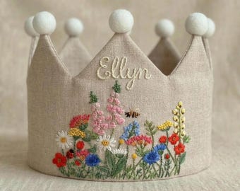 値下げ　アンティーク:ハンドメイド　クラウンの刺繍アート 3セット 誕生日用のパーソナライズされた手刺繍リネンクラウン、花の誕生日