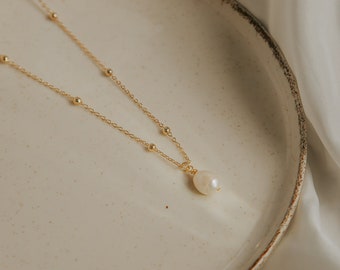 Pearl necklace gold, baroque pearl necklace, pearl jewelry, pearl necklace petite, women's necklace, maid of honor gift