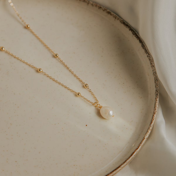 Pearl necklace gold, baroque pearl necklace, pearl jewelry, pearl necklace petite, women's necklace, maid of honor gift