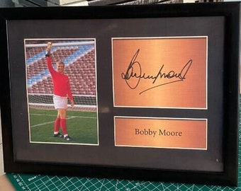 bobby moore england a4 signed limited edition printed poster memorabilia framed