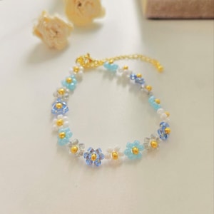 Blue Bracelet | Daisy Bracelet | Beaded Flower Bracelet | Beaded Bracelet