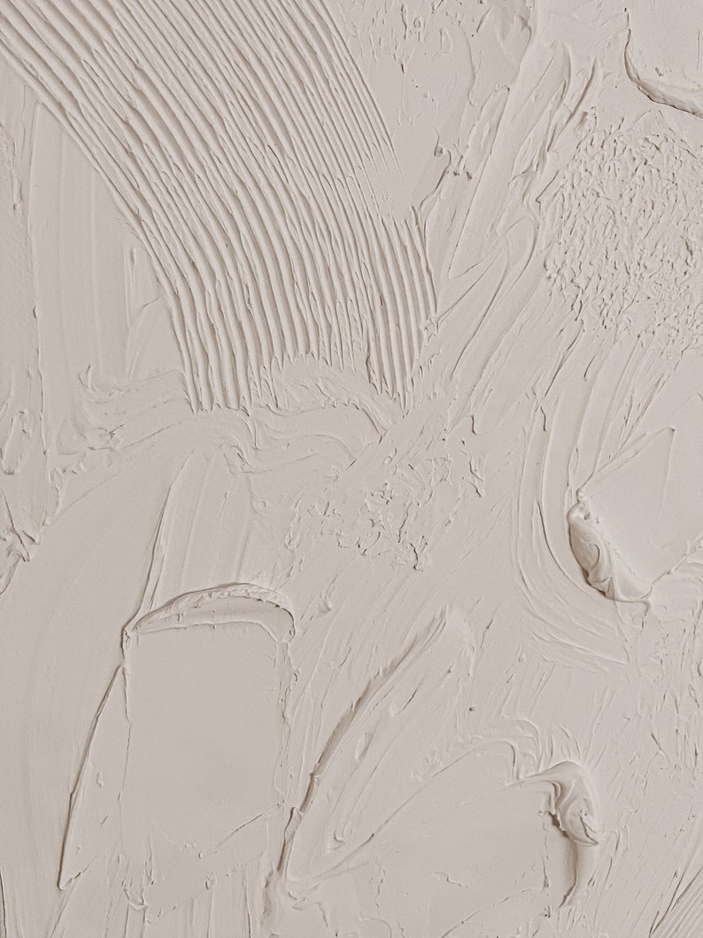 Puede incluir: Primer plano de una superficie blanca texturizada con patrones abstractos creados por pinceladas. La superficie tiene una textura suave, casi aterciopelada.