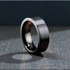 Klassieke band van geborsteld zwart titanium - traditionele metalen ring