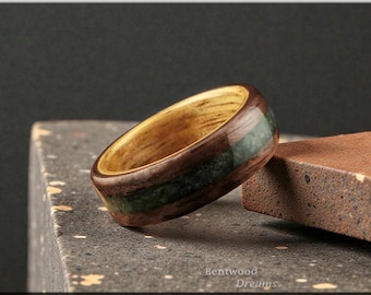 Emerald Inlaid Bentwood Ring: Curly Walnut, Black Limba Core