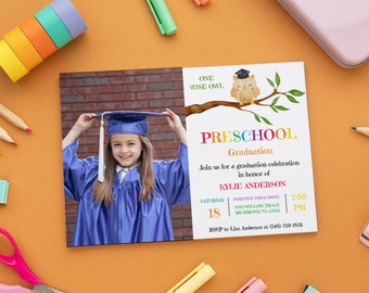 Een wijze uil kleuterschool afstuderen uitnodigen, foto-uitnodiging, prek afstudeerceremonie, bewerkbare kleuterschool uitnodiging voor feestaankondiging