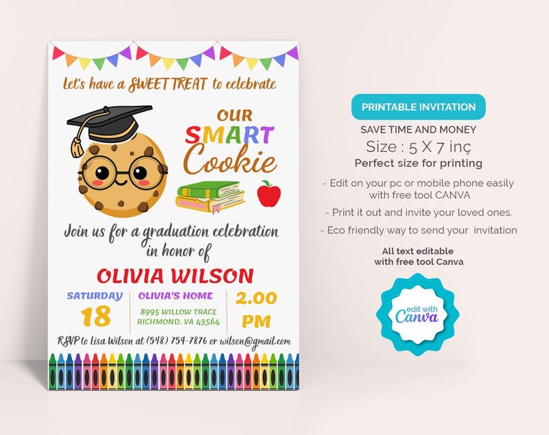 K&ouml;nnte beinhalten: Druckbare Einladung zur Graduierung mit einem Cartoon-Cookie, der eine M&uuml;tze und eine Brille tr&auml;gt. Die Einladung ist mit bunten Buntstiften und dem Text "Our Smart Cookie" verziert. Die Einladung ist 5 x 7 Zoll gro&szlig; und mit Canva bearbeitbar.
