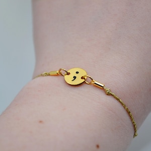 Pulsera de punto y coma con recordatorio suave