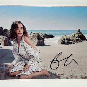 Emilia Clarke Beach signiertes signiertes Foto authentisches 8X10 COA