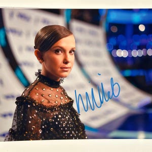 Autographs Millie Bobby Brown - Etsy