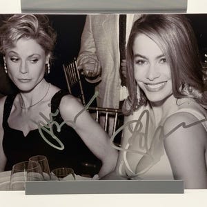 ソフィア・ヴェルガラ - 本物の直筆サイン入り写真、COA付き