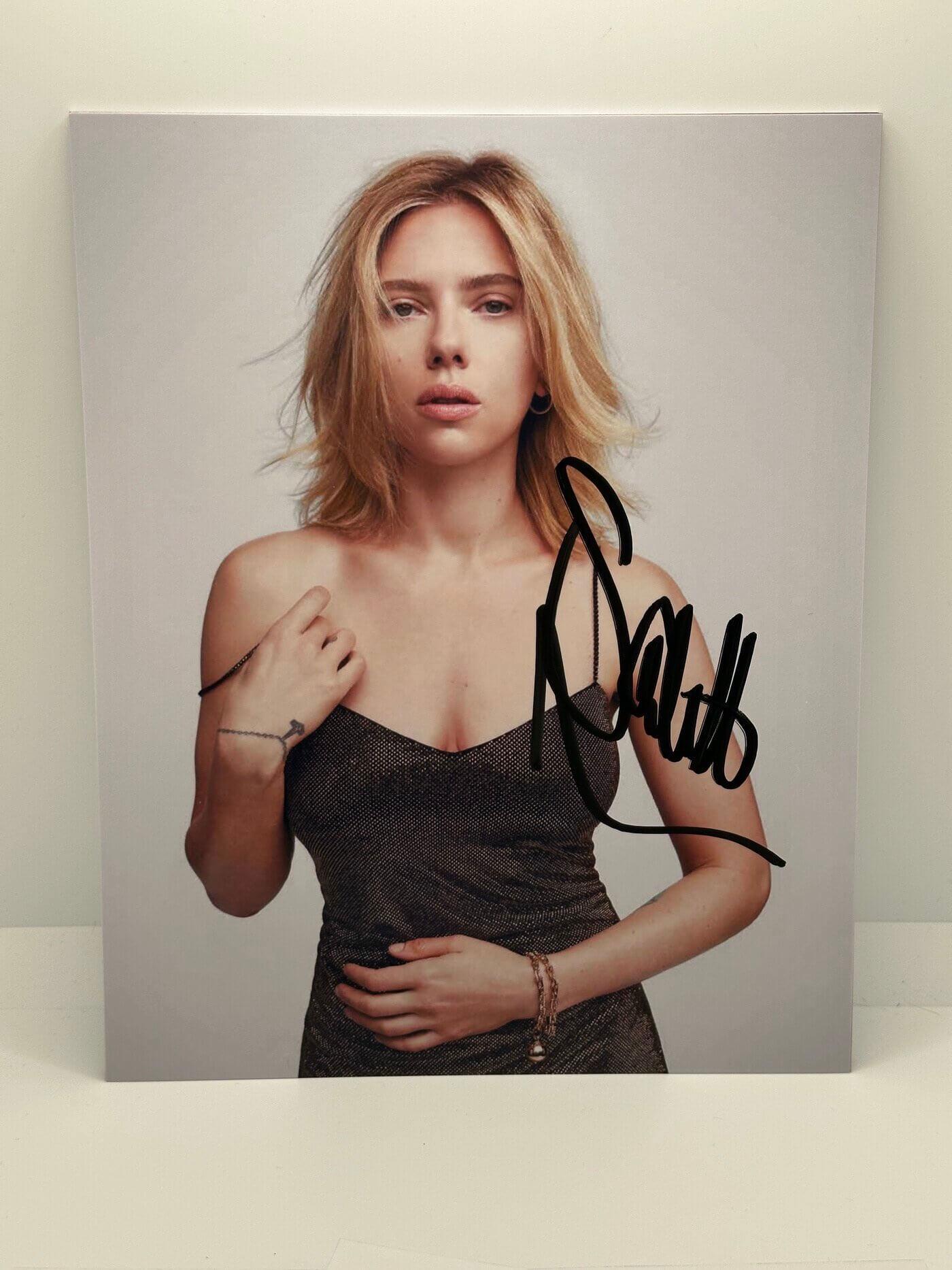 スカーレット・ヨハンソン直筆サイン入り写真…アベンジャーズ/ ⑮