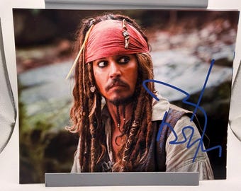 ジョニー・デップのサイン入り8x10パイレーツ・オブ・カリビアン ジョニー・デップのサイン入り8x10パイレーツ・オブ・カリビアン
