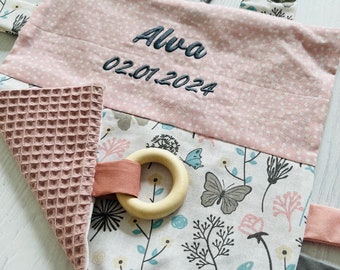 Personalisiertes Knistertuch -  groß - für Babys - Geschenk zur Geburt, Taufe oder Babyparty - Frühling - bestickt