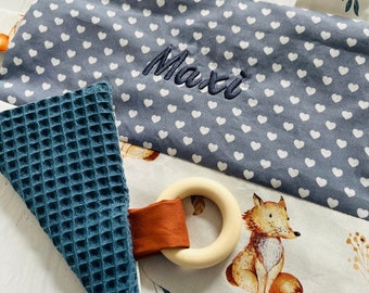 Personalisiertes Knistertuch -  groß - für Babys - Geschenk zur Geburt, Taufe oder Babyparty - Fuchs- bestickt
