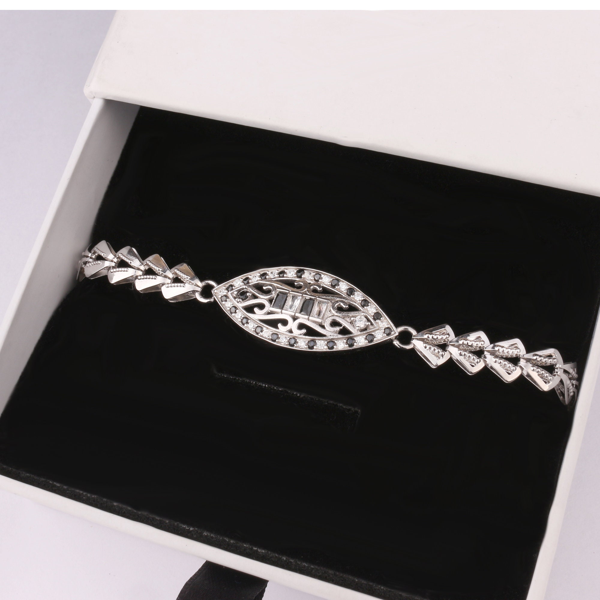【お取り寄せ】 Silver Bracelet Zircon , Bracelet ,silver Bracelet Vintage アクセサリー