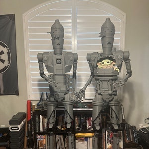 IG - Nurse/Assassin Droid life size display