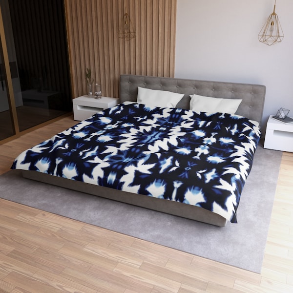 Shibori Tie Dye Print Microfiber Duvet Cover. Indigo and White in a Geometric Pattern. Traditional Japanese Style Tie Dye Geometric Print