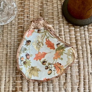 Autumn Gilded Floral and Acorn Oyster Shell Ring Dish Fall Autumnal Decor Trinket Dish Jewelry Tray Bridesmaid Beach Engagement Gift