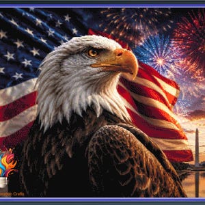 Op de afbeelding: Een diamond painting set met een Amerikaanse zeearend met een witte kop en gele snavel, voor een wapperende Amerikaanse vlag, kleurrijk vuurwerk en het Washington Monument bij zonsondergang. De tekst Artistic Inspiration Crafts is zichtbaar.