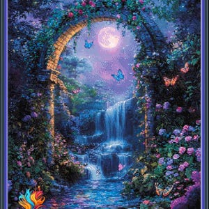 Pode incluir: Uma cena noturna de sonho com um arco de pedra coberto de flores e videiras em flor. Uma cachoeira flui através do arco, que leva a um riacho iluminado pela lua. Borboletas voam ao redor do arco e da lua.