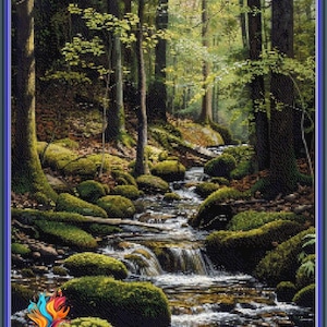 Può includere: Un dipinto di un ruscello di foresta che scorre attraverso un lussureggiante bosco verde. Il ruscello è circondato da rocce ricoperte di muschio e alberi. La luce del sole filtra attraverso gli alberi, creando un effetto macchiato sull'acqua.