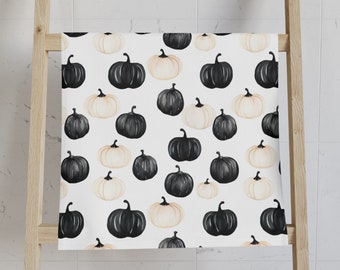 Black Pumpkin Print Halloween Hand Towel, Halloween Towel, Dish Towel, Bathroom Towel, Minimalist Halloween Decor, Birthday Gift