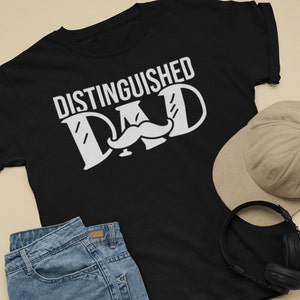 Distinguished Dad Herren T-shirt Vatertagsgeschenk Lustiges neues Dad Shirt Geschenk für Daddy Geschenk für Dad Shirt Urlaub Shirt Dad Witze Lustiges Geschenk