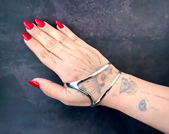 Platinapläterat handmanschettarmband: Edgy futuristiska palmsmycken