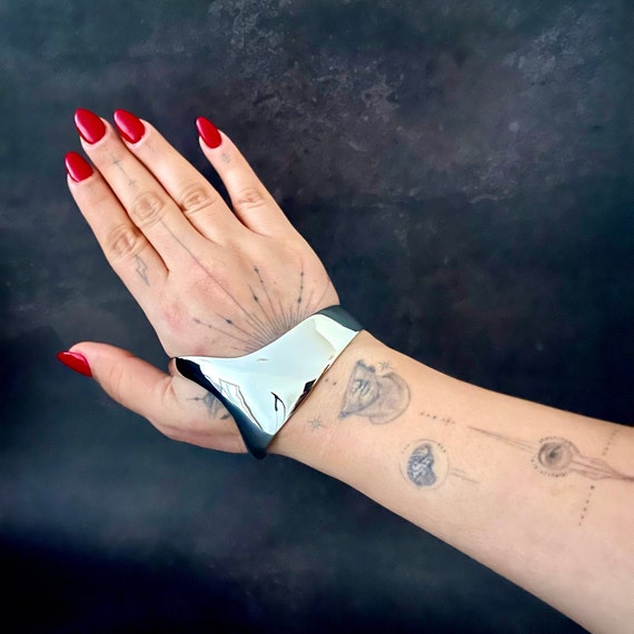 Platinum Plated Hand Cuff Bracelet: Edgy Unisex Palm Jewelry