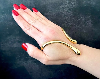 18K Gold Plated Hand Cuff Bracelet: Edgy Unisex Palm Bracelet