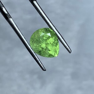 peridot loose gemstone lemon green color pear shape 4.10 carats