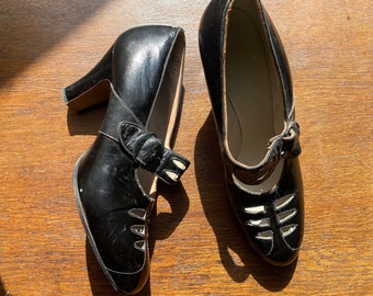 Antique Vintage 1930s Black Leather Heels Shoes Cutout 6.5