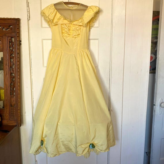 Vintage Belle Beauty and the Beast Ballgown Disne… - image 1
