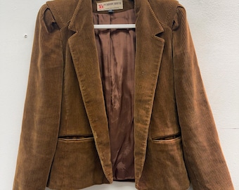 Blazer Peabody House de pana marrón vintage con hombreras abullonadas, estilo clásico de oficina.