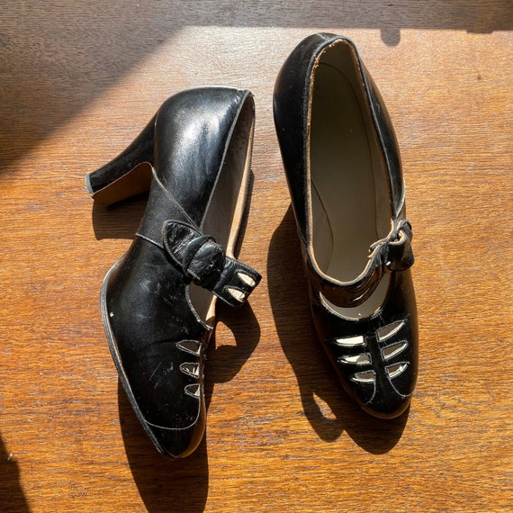 Antique Leather Shoes Women