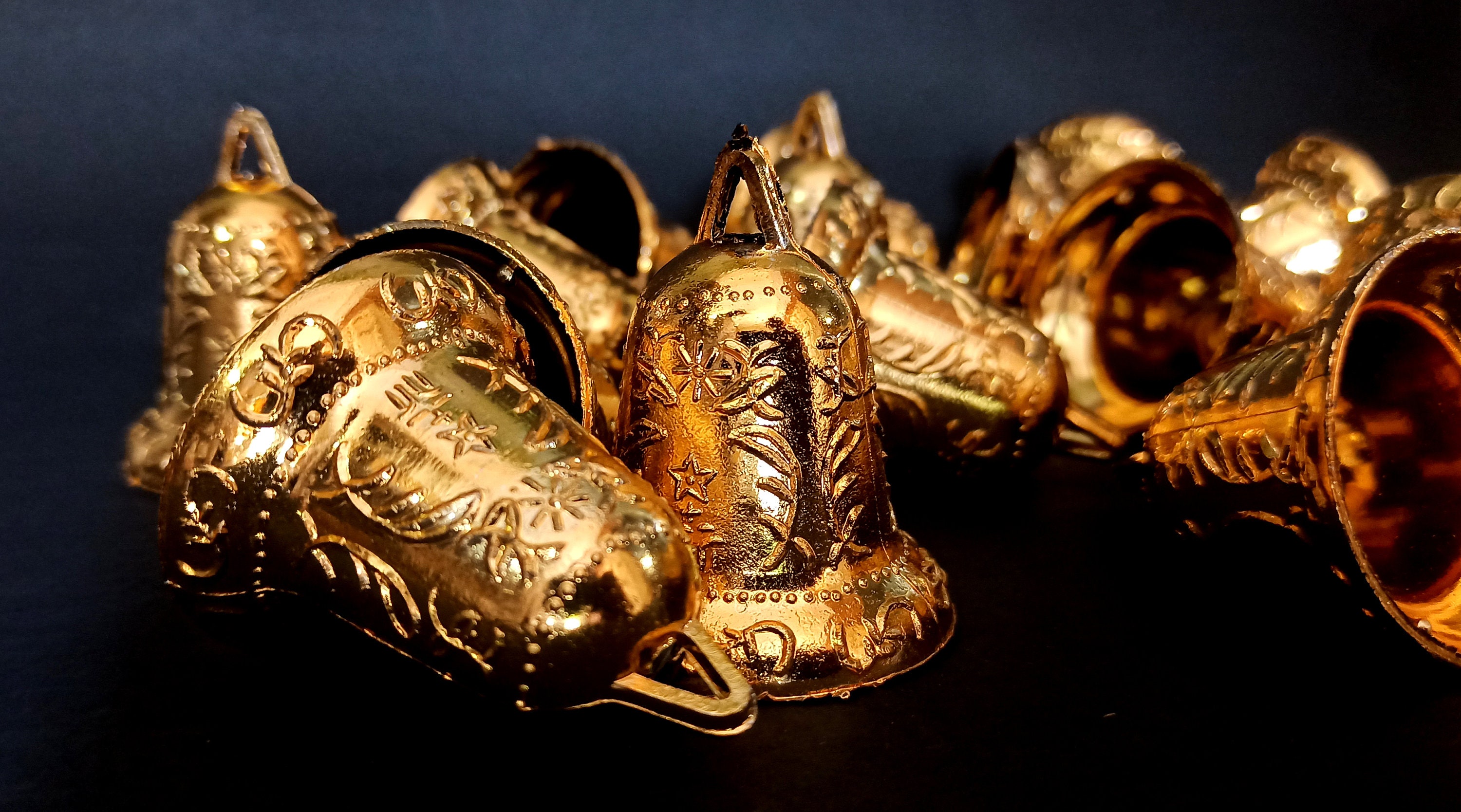 Golden Plastic Jingle Bells: 2.5