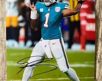 Tua Tagovailoa Hand Signed 8x10 Photo With COA