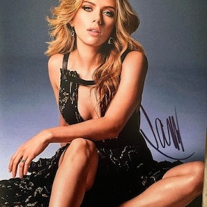 Scarlett Johansson Hand Signed 8x10 Photo With COA