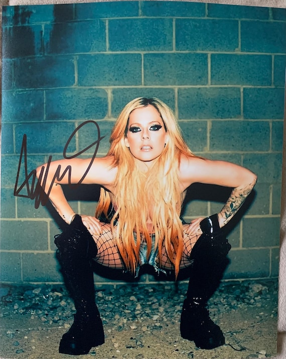 Blonde anklets legs spread Avril Lavigne Hand Signed 8x10 Photo With COA - Etsy