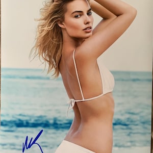 Margot Robbie Hand Signed 8x10 Photo With COA