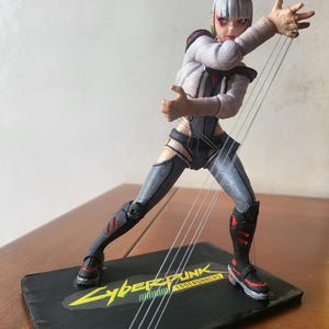Figur Lucy Cyberpunk 3D gedruckt und handbemalt