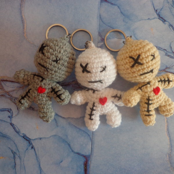 XY Dolly the Voodoo-like doll keychain, crocheted, about 9.5cm tall without keyring, about 15.5cm with keyring / 3 colors