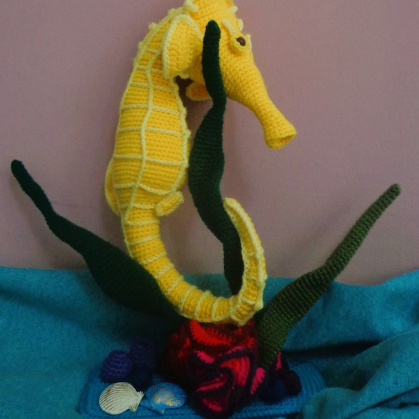 Kuda the yellow seahorse / Crocheted / Deco about 33cm tall, 22cm long, 9cm wide / seahorse 46cm long in straight position