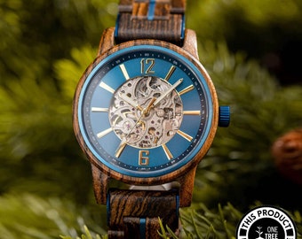 Reloj de madera grabada para hombre con movimiento visible esfera azul - 44 mm (madera de serpiente y acero inoxidable), reloj automático, regalo personalizado para el marido