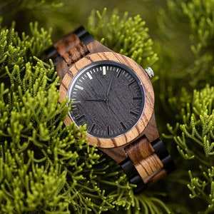 Aangepaste houten horloge voor mannen - minimalistisch milieuvriendelijk ontwerp - quartz uurwerk - gemaakt van zebra- en ebbenhout - gepersonaliseerd cadeau voor hem