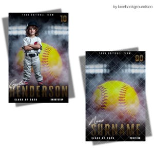 Pu&ograve; includere: Due poster della squadra di softball. Uno presenta un giovane in uniforme con il nome "Crystal Henderson" e il testo "Shortstop". L'altro poster ha una palla da softball e spazio per un nome e una posizione. Entrambi hanno il testo "Your Softball Team".
